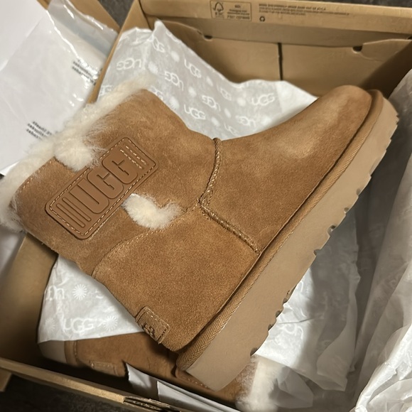 UGG - Mini Bailey Logo Strap Suede Boots - Size 8 - Picture 4 of 5